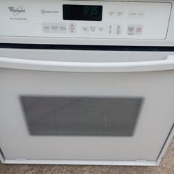 Whirlpool wall oven. In good working conditions!! 