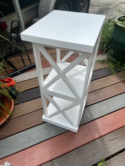 Accent Table/Home/ Plant stand
