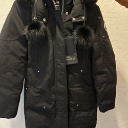  Brand new. Original Stirling Parka women Moose Knuckles size Medium. It has also been registered in my name to show authenticity . Open to trades . 