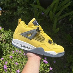 Lightning Jordan 4’s 
