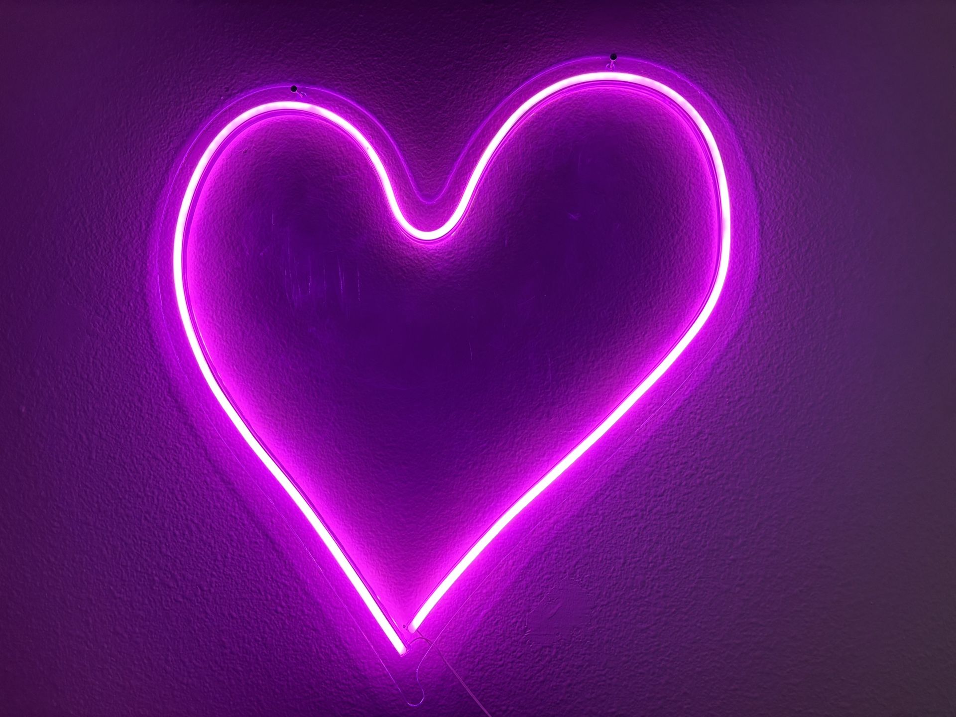 led heart wall design