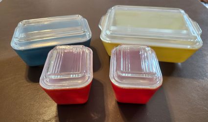 Vintage 8 piece pyrex set