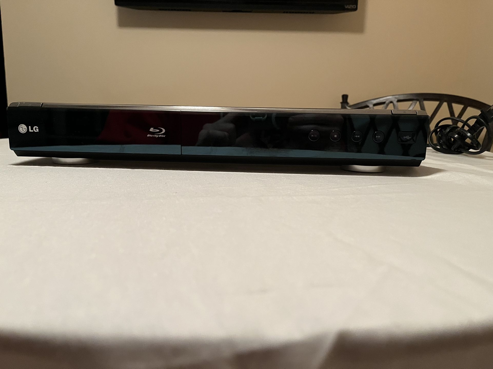 LG BD–390 Network Blu-ray Player (No Remote)