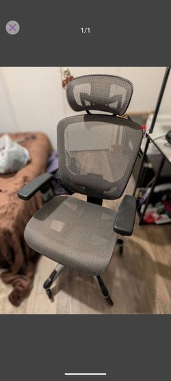 Ergonomic Mesh Office Chair with Headrest