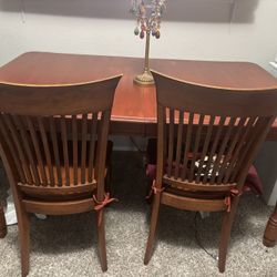 Traditional Dining Room Table/3chairs Maintained Well Wood Is In Excellent Condition 75.00 