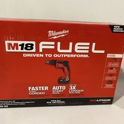 Milwaukee M18 FUEL 18-Volt Lithium-Ion Brushless Cordless Drywall Screw Gun Kit with (2) 5.0Ah Batteries, Charger and Tool Bag