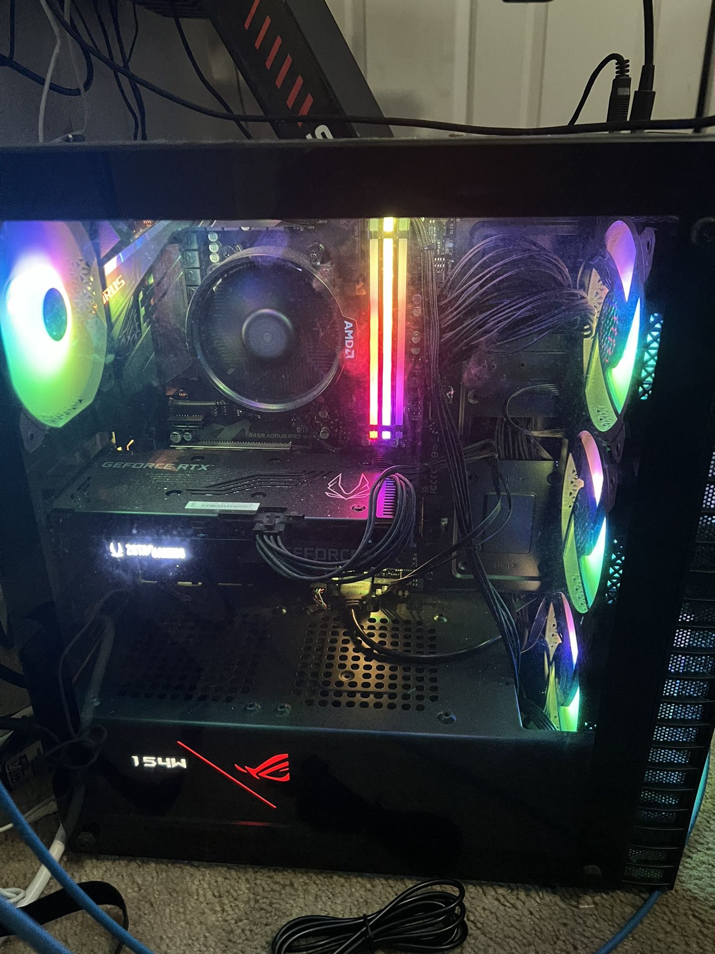 PC ( LOOKING TO TRADE FOR DJ EQUIPMENT/ SPEAKERS/ STROBE LIGHTS 