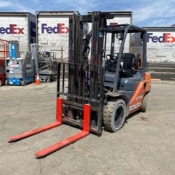 5,000 # Pound 5K Warehouse Forklift - 2017 Toyota 8fgu25