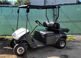 EZ GO TXT 2000 Golf Cart In Great Condition