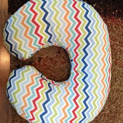 Boppy Nursing Pillow + 2 Slipcovers