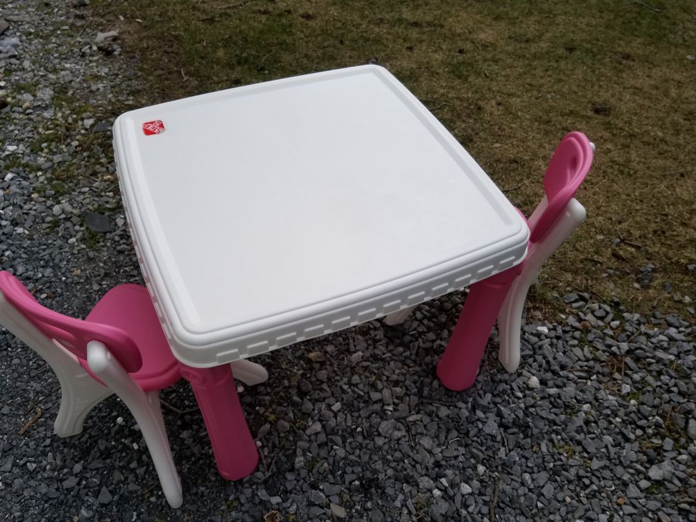 Step 2 pink white table and 2 chairs