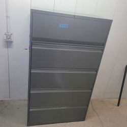 5drawers Metal File Cabinet With Key In Good Conditions 