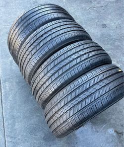 215 50 17 Falken I sell this Seth of tires with 80% life the 4