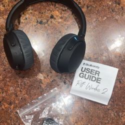 Skullcandy Riff 2 Wireless Headphones With Earbuds 