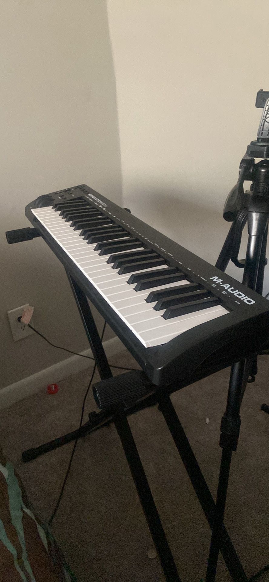 MIDI keyboard And Stand