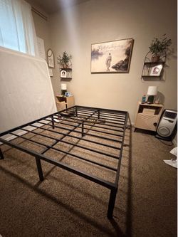 Queen size bedframe