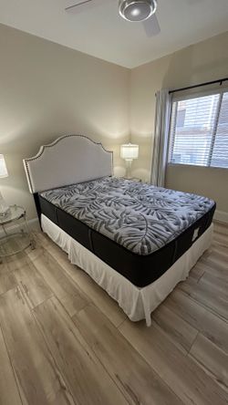 SEALY POSTUREPEDIC PLUS Queen Bed