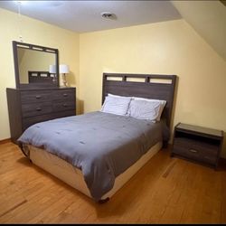 Ashely Bedroom Set / Queen