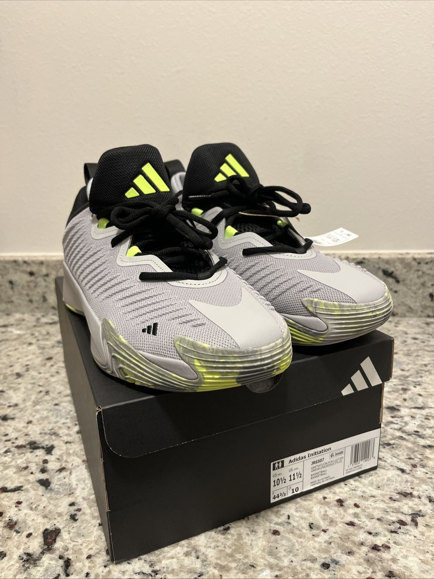 Adidas Basketball Initiation Shoes Sneakers Grey / Black JR6507 Men's Size 10.5