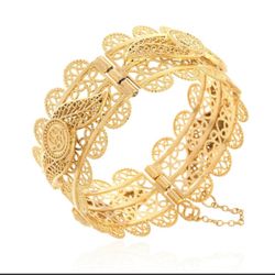 Beautiful brand new 18k gold plated bangle bracelet 3 available