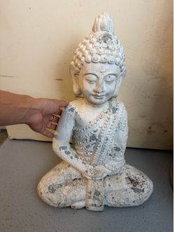 Large outdoor/indoor Buddha