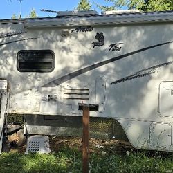 Arctic Fox Dry Bath Truck Camper