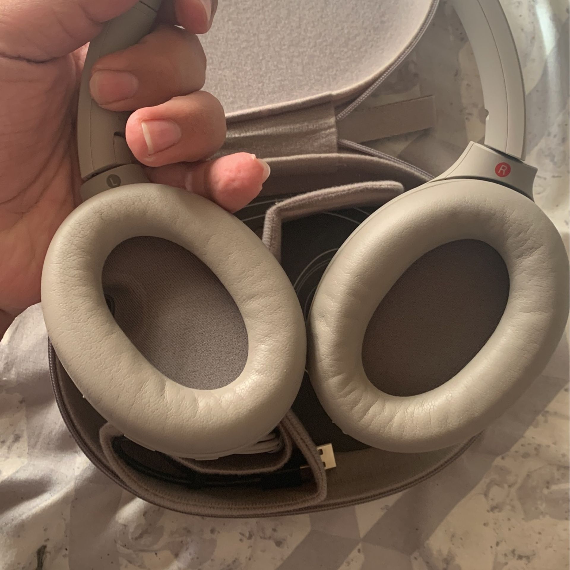 Sony Xm4 for Sale in Maywood, IL - OfferUp