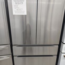 $1798(MSRP$3499) LG French Door Refrigerator With Internal Water Dispenser and Soft Close Door