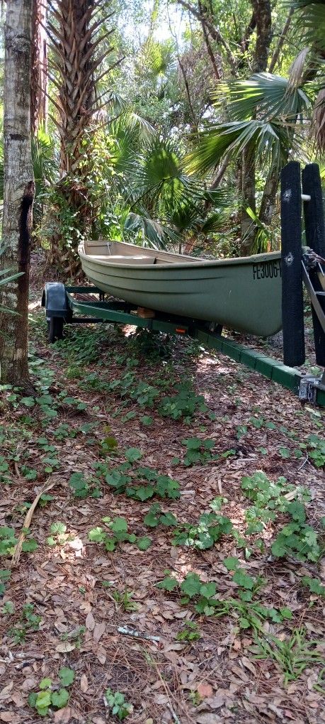 16 Ft Amt Fiberglass Sqare Back Canoe