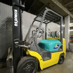 Komatsu forklift for sale, new engine