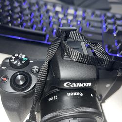 Canon EoS M50 w/ Lens