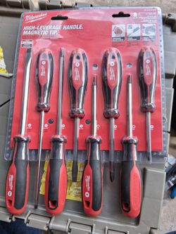 Eight piece high leverage , handle magnetic milwaukee screwdriver
