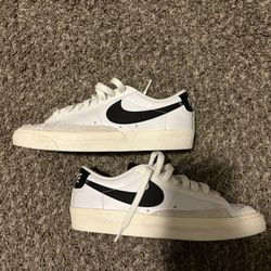 Nike Blazer low women’s size 7