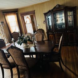 Dining room set with hutch