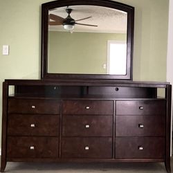 Dressing  Table W/ Drawers And Mirror, And Chest Of Drawers/Tv Stand