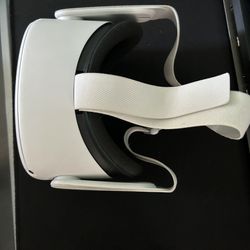 Oculus Quest 2(charger not included)