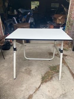 Adjustable art table