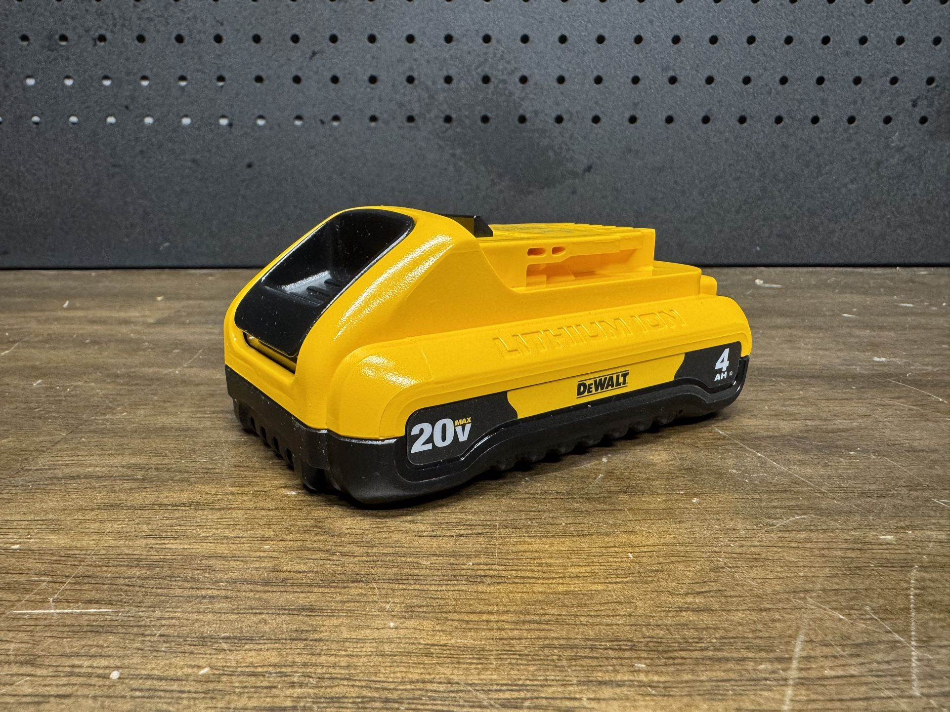 DEWALT 20V MAX Compact Lithium-Ion 4.0Ah Battery Pack