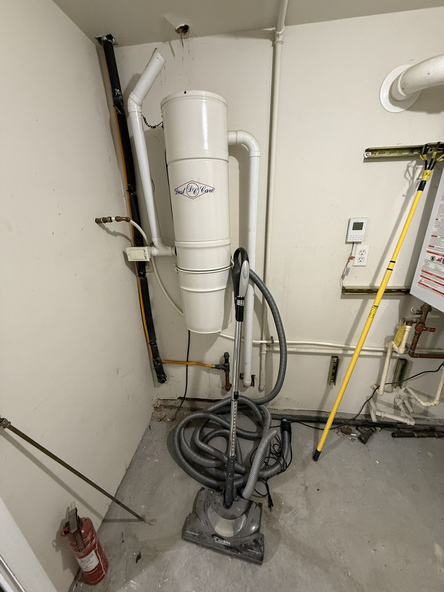 Whole House Vacuum Unit With Hose And Accessories.
