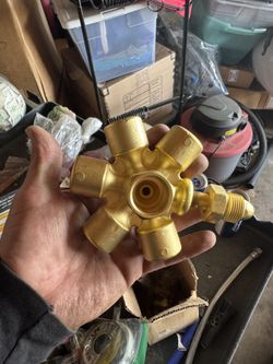 Western Enterprises MB-70 Manifold Block Assemblies, Argon/Helium/Nitrogen, Female Outlets Connection
