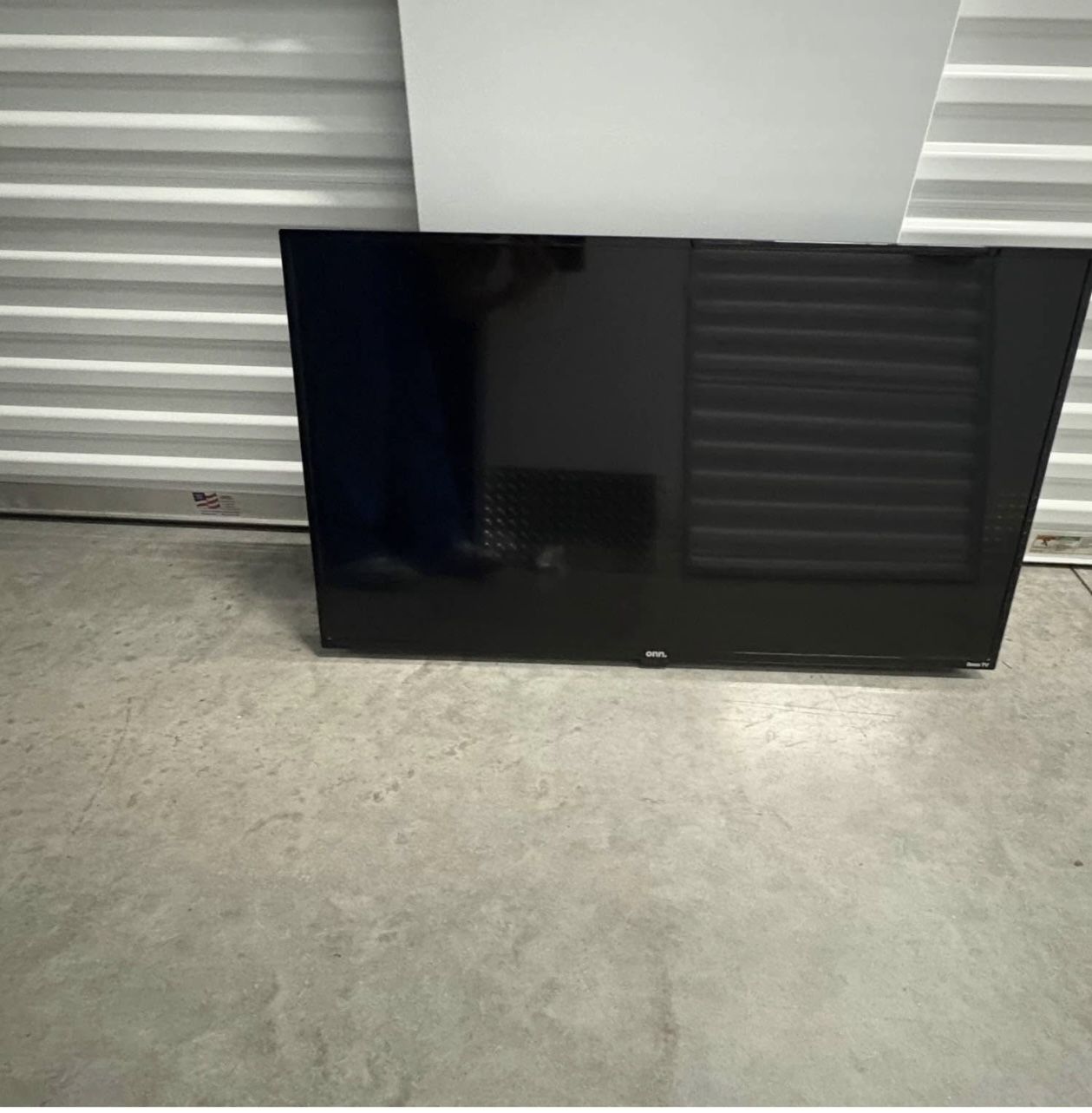 Roku Flat Screen tv