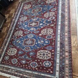 6.5 X 9.2 hand knotted Pakistani Sumak area rug.