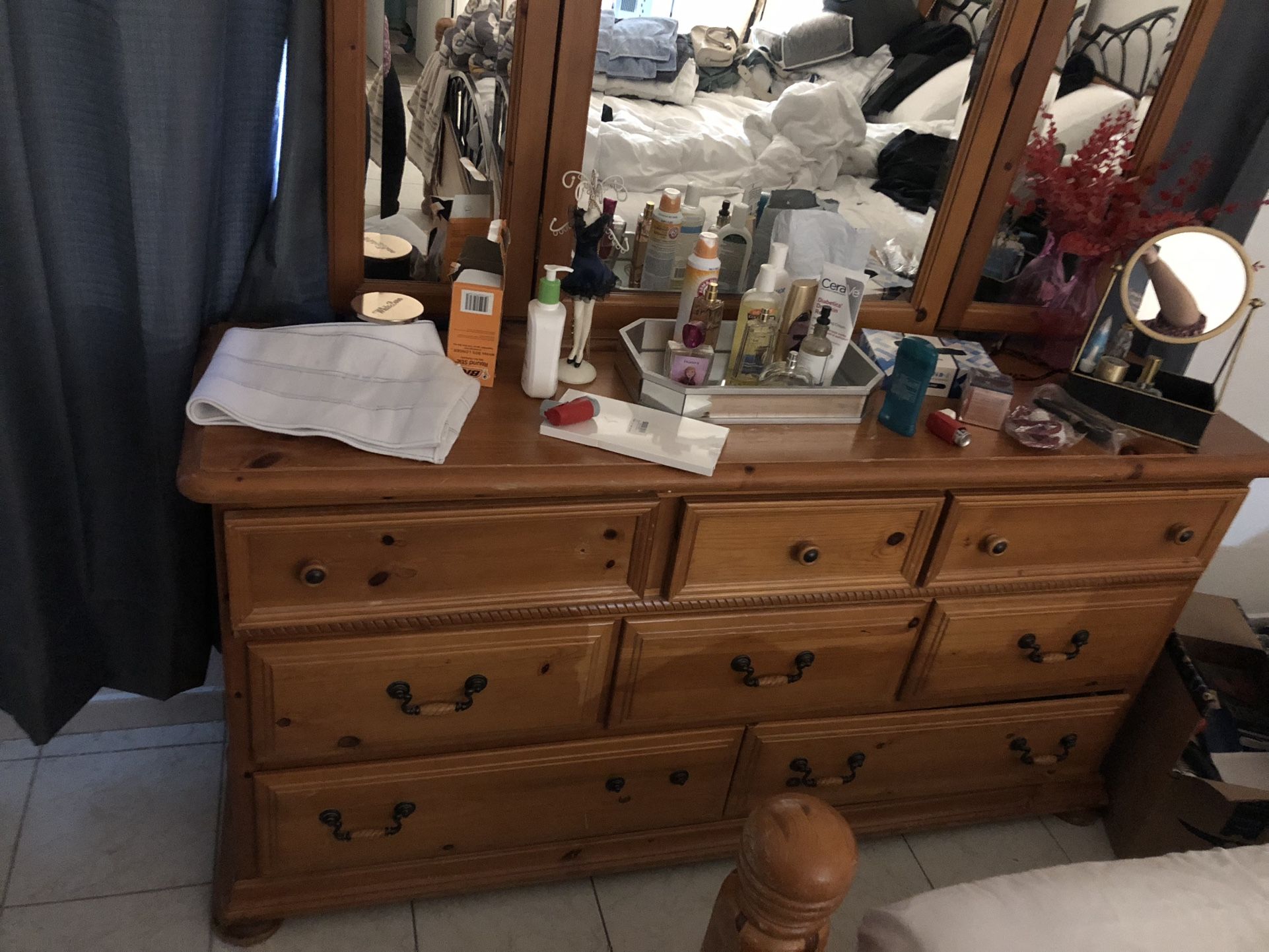 Wood Dresser With Bed Frame And Footboard (king)