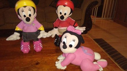 Minnie and Mickey antique rollerskaters