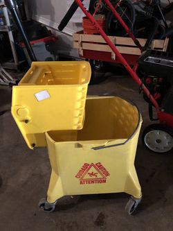 Rubbermaid Mop Bucket With Wringer  Thumbnail