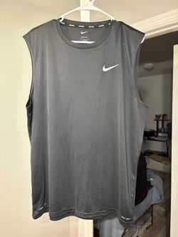 NWOT Nike Men Swim Large Blacks Dri Fit Sleeveless Mens Workout Shirt UPF 40