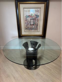 Dining table round glass