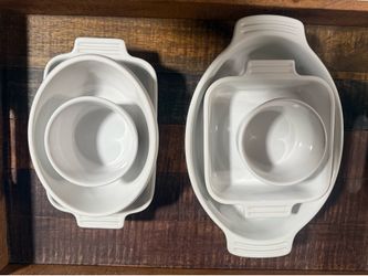 Le Creuset White Stoneware 6-Piece Bakeware & Ramekin Set
