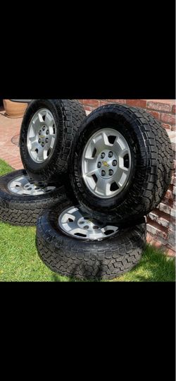 Set of 4 tires and wheels 265/70R17 115 T