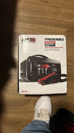 Schumacher Pro Series Battery Charger/Engine Starter DSR145